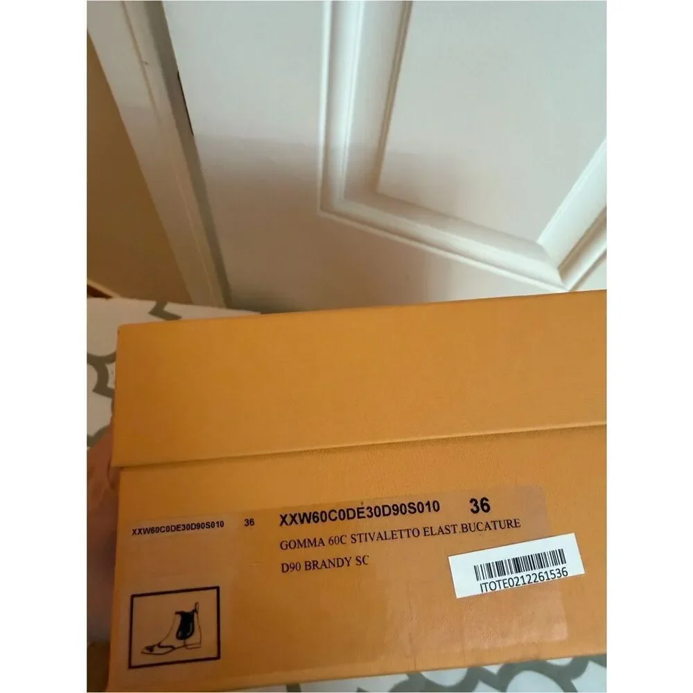 Tod’s leather brown chelsea boots New in the box Size 36= US 6